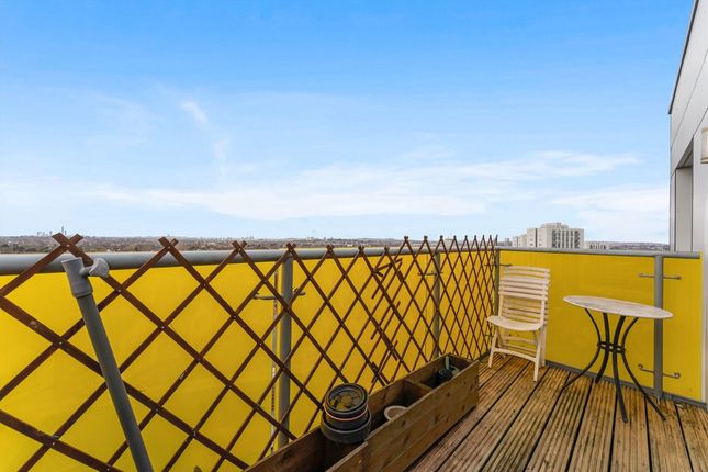 Flat 31, Goldfinch Court, 713A, Finchley Road, London photo 4