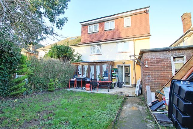 83, Clarke Way, Watford photo 4