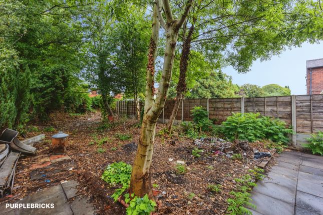 102, Dewsnap Lane, Dukinfield photo 4
