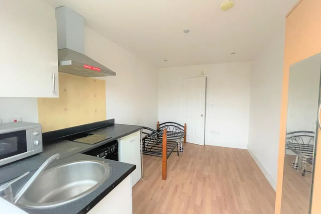 35, Royal Lane, West Drayton photo 2