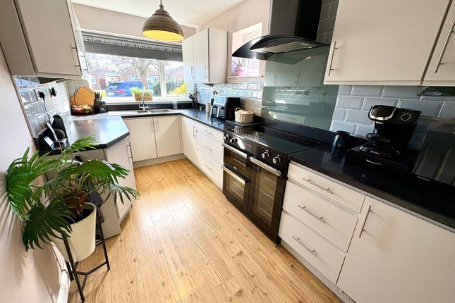 64, Laneside Drive, Hinckley photo 3
