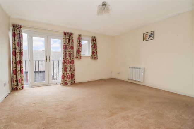 4, Farm Close, Barns Green photo 2