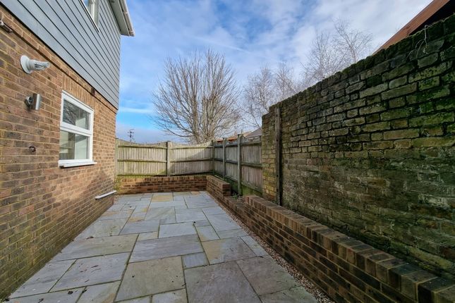 Detached house to rent in Sandwich Road, Eythorne