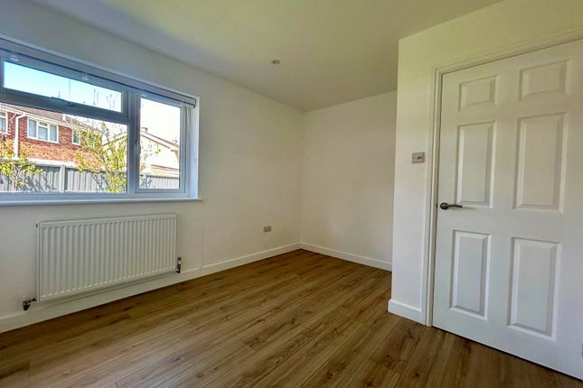 Bungalow to rent in Newfield Avenue, Farnborough