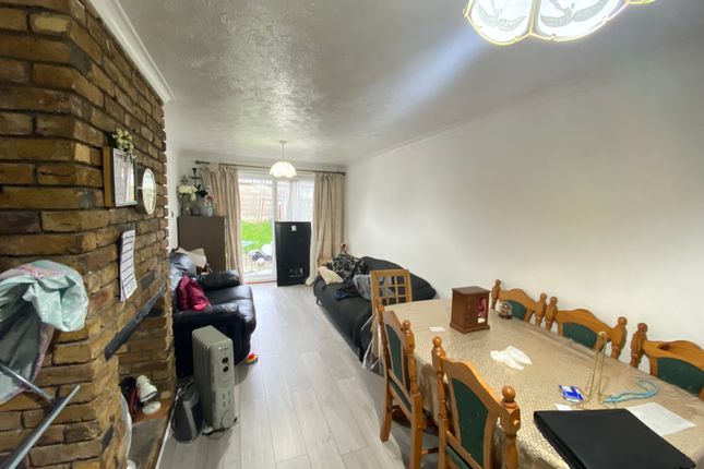 12, DUNSTABLE photo 4