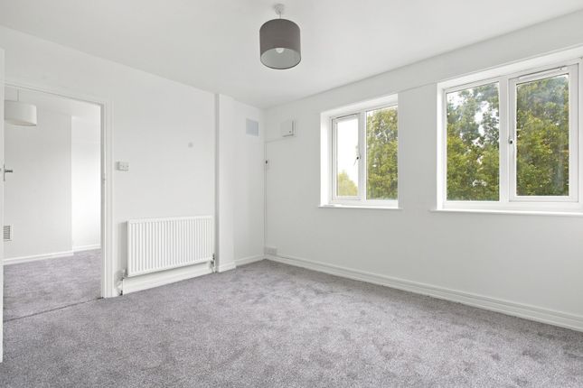 Flat 46, Coleman Court Kimber Road, London photo 3