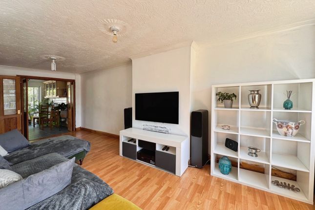 37 Westwinds Close, Waunarlwydd, West Glamorgan photo 2