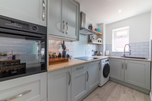 8, Graveney Close, Rochester photo 4