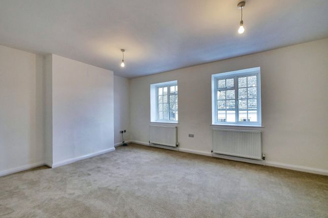 Flat for sale in Cricklade Street, Cirencester, Cotswold