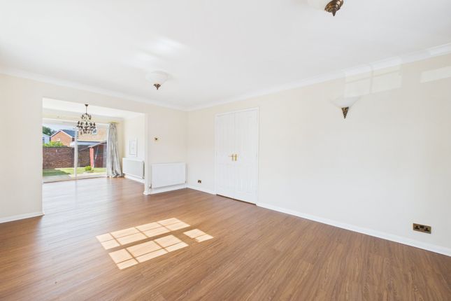22, Welby Crescent, Wokingham photo 4