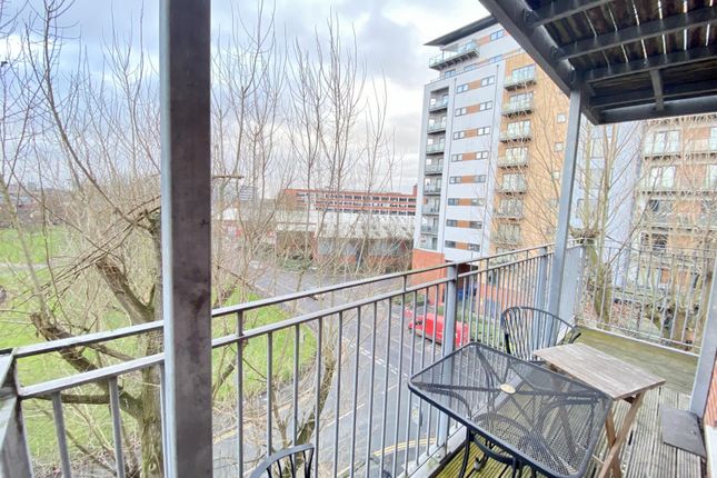 40, Walker House, Elmira Way., Salford photo 2