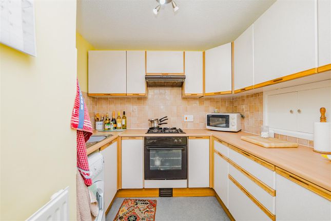 18, Woodham Park, Barry photo 3
