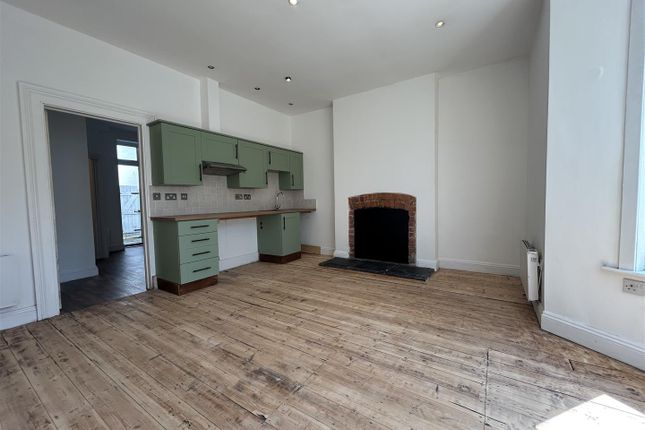 Flat 1, 8, West Allington, Bridport photo 3