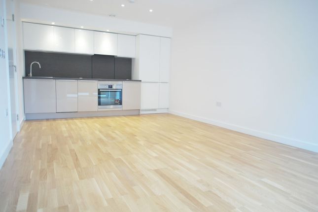 Flat to rent in Rose Court, Baltic Avenue, Brentford