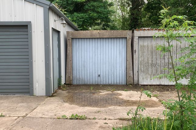 Parking/garage for sale in Towpath, Shepperton TW17