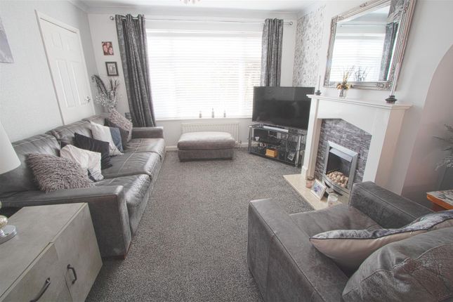 7, Stuart Way, Billericay photo 3