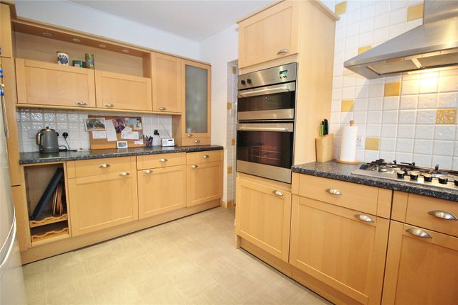 80, Chute Avenue, Worthing photo 3