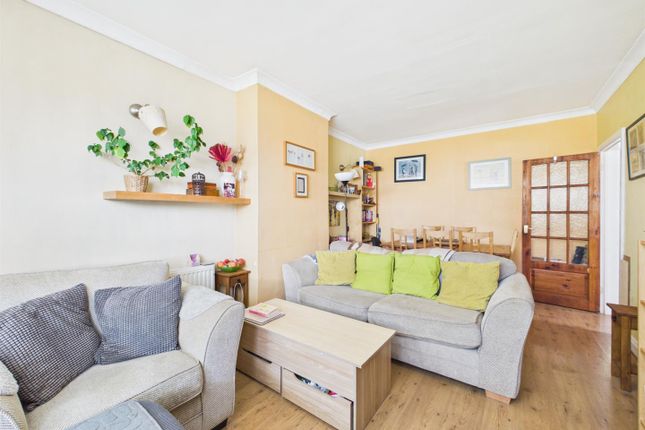 5, Devon Close, Kenley photo 3