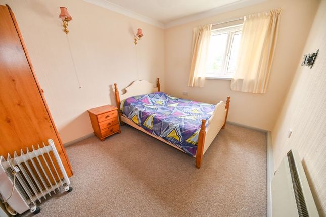 30 Oaklands, Holly Drive, Waterlooville photo 4