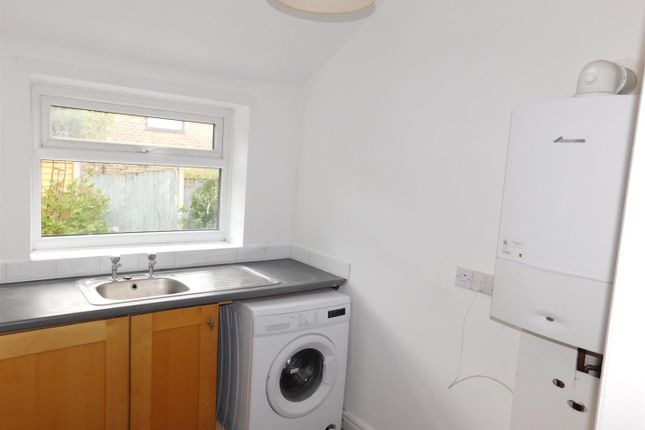 68, Downham Crescent, Manchester photo 4