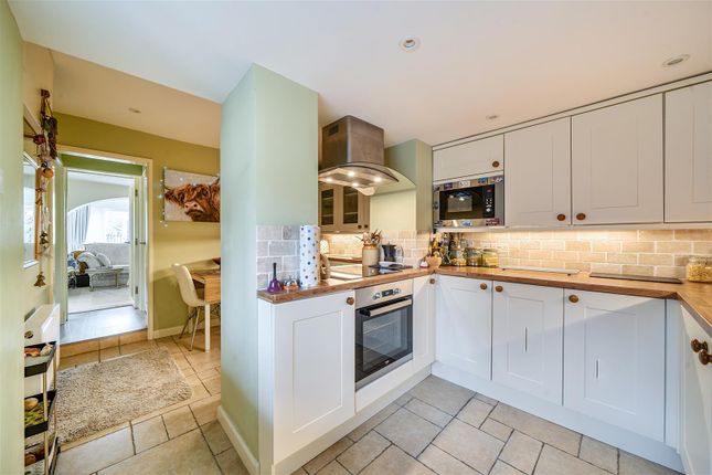 Magnolia Cottage, 2 Wyke Oliver Road, Weymouth photo 3