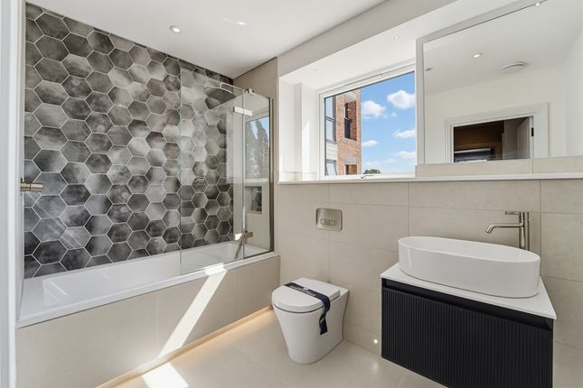 Apartment 5e, Willowside House, Oaklands Park, Esher photo 5