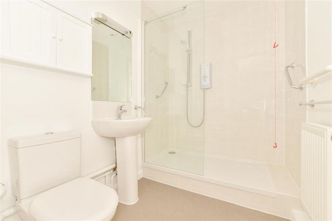 Hesketh Close, Cranleigh photo 5