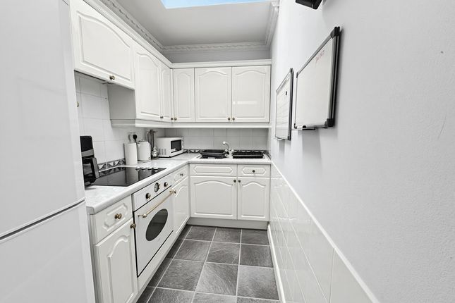 33, Cambridge Road, Southend-on-sea photo 4