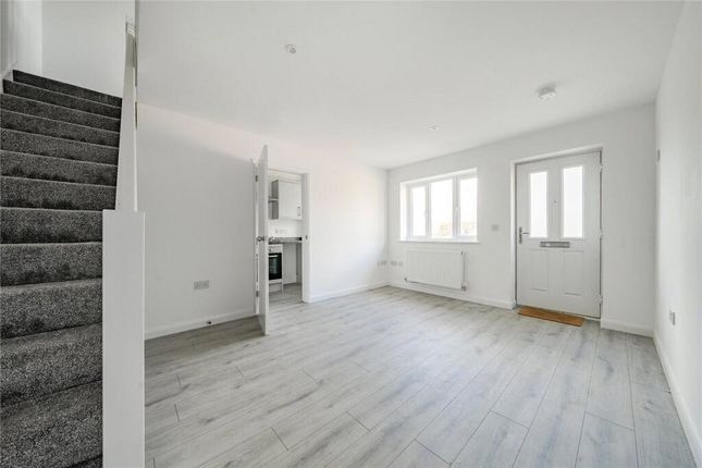 13A,, Woodger Close, Guildford photo 3