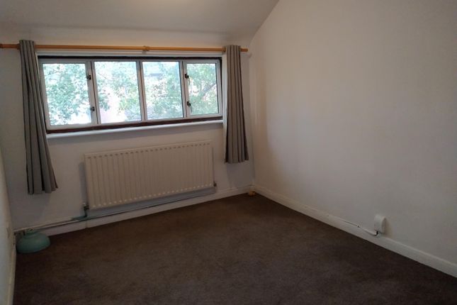 32, Ednaston Road, Dunkirk, Nottingham photo 5
