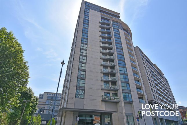 Flat for sale in Centenary Plaza, Holliday Street, Birmingham City Centre