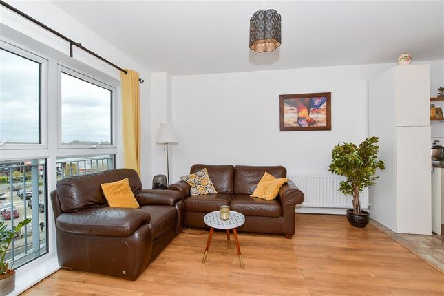 Flat for sale in Sovereign Way, Tonbridge, Kent