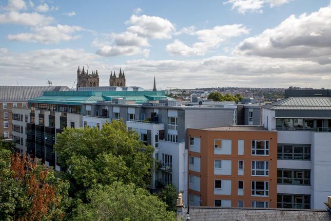 Town house for sale in Queens Parade, Bristol