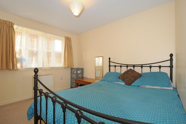 Flat to rent in Newbury, Berkshire