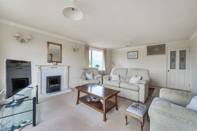 41, Withyholt Court, Cheltenham photo 2
