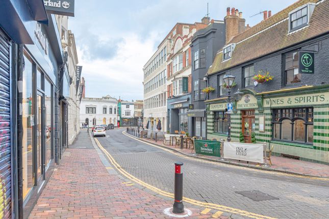 Flat to rent in Duke Street, Brighton