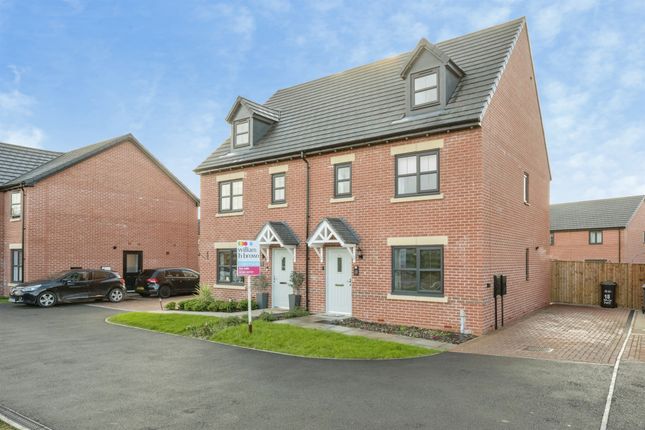4-bed house on 18, Davenport Close, Doncaster, £260,000