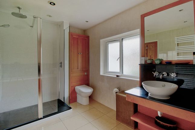 En-Suite To Master Bedroom With Under Floor Heating