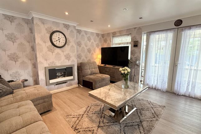 19, Mayfield Road, Farnborough photo 2