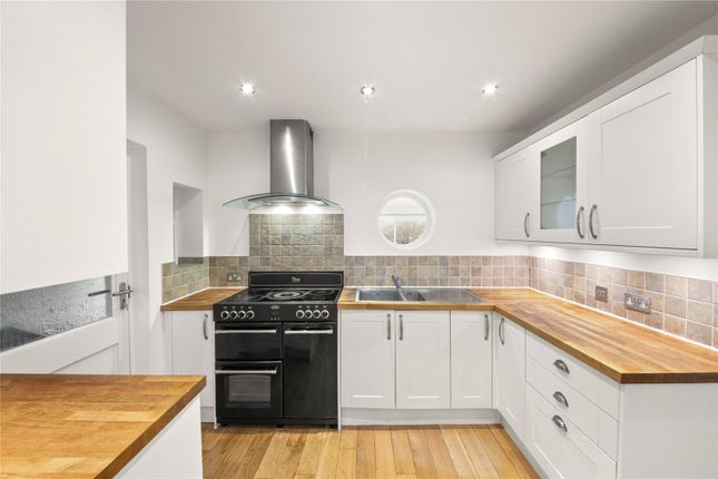 28, Broadwater Gardens, Uxbridge photo 2