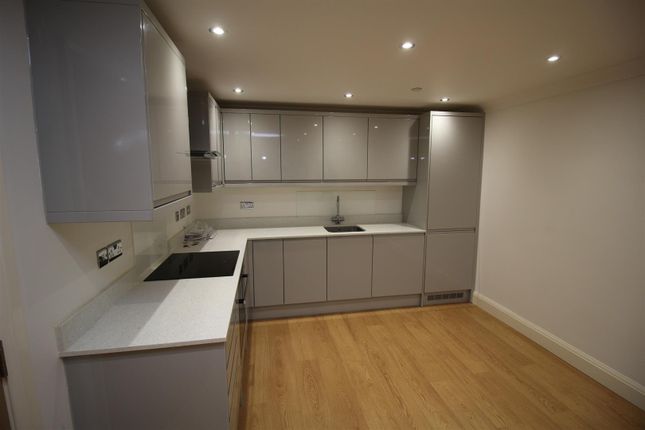 8, Breffini Court, Adeyfield photo 4