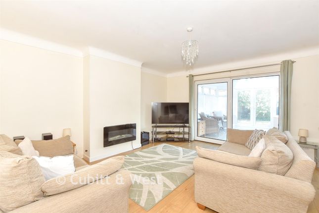 33, Nore Farm Avenue, Emsworth photo 3