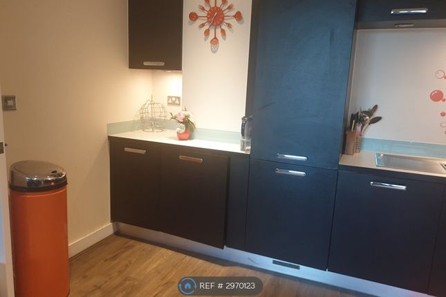 Flat, Windward Court Gallions Road, London photo 2