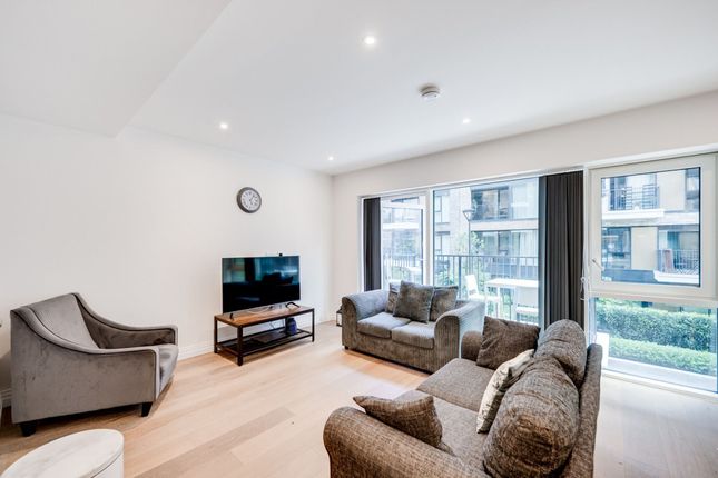Flat 11, Savoy House, London photo 4