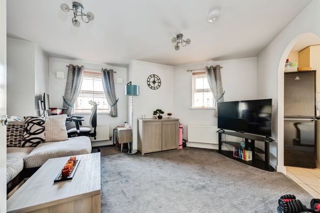 Flat 1, 23, Woodford Way, Witney photo 5