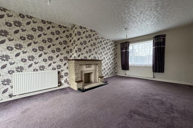 32, Carstairs Avenue, Swindon photo 4