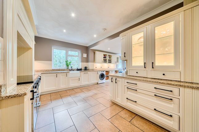Maesteg Copthorne Road, Crawley photo 4