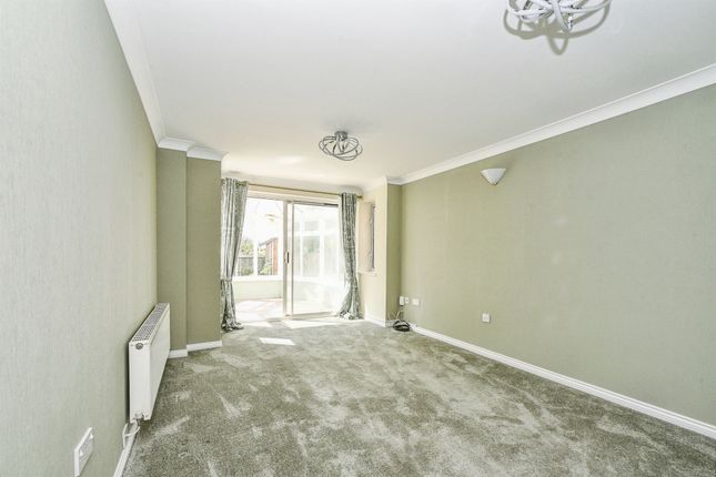 6, Petter Close, Swindon photo 3