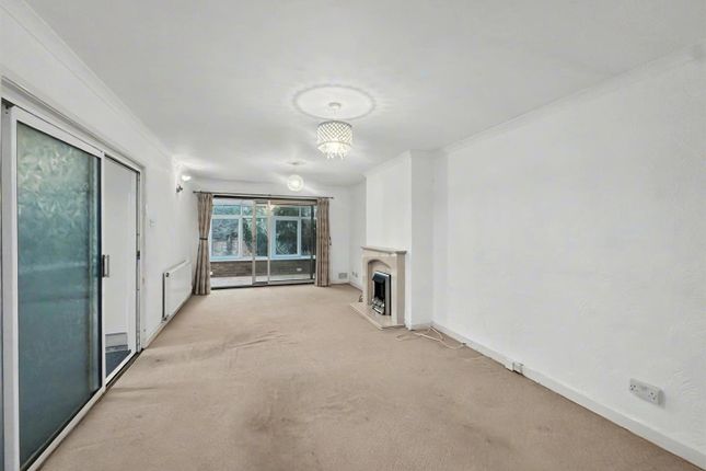 40, Windmill Avenue, St. Albans photo 3