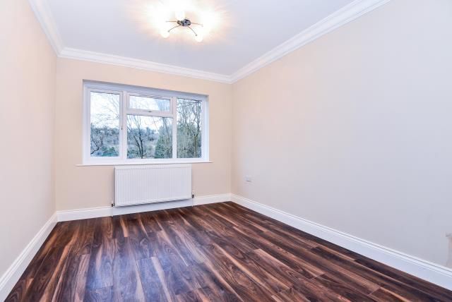 49, Deeds Grove, High Wycombe photo 4